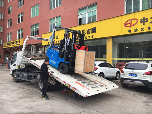 廈門電動叉車公司，銷售比亞迪電動叉車2.5噸一臺